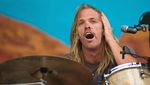 Kenangan Potret Majestic Taylor Hawkins Saat Manggung