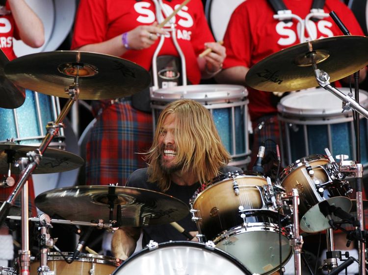 Kenangan Potret Majestic Taylor Hawkins Saat Manggung