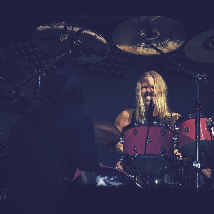 DAHLWITZ-HOPPEGARTEN, GERMANY - SEPTEMBER 10: (EDITORS NOTE: Image was processed using digital filters) Taylor Hawkins of the Foo Fighters performs during the Lollapalooza Berlin music festival on September 9, 2017 in Dahlwitz-Hoppegarten, Germany. (Photo by Sebastian Reuter/Getty Images)