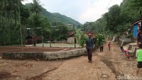 Fenomena unik itu juga terjadi pada waktu tenggelamnya matahari. Robby menyebut, pergantian sore ke malam hari di Dusun Wotawati terbilang lebih cepat. Sebab, suasana di Wotawati sudah gelap meski jarum jam baru menunjukkan pukul 17.00 WIB.