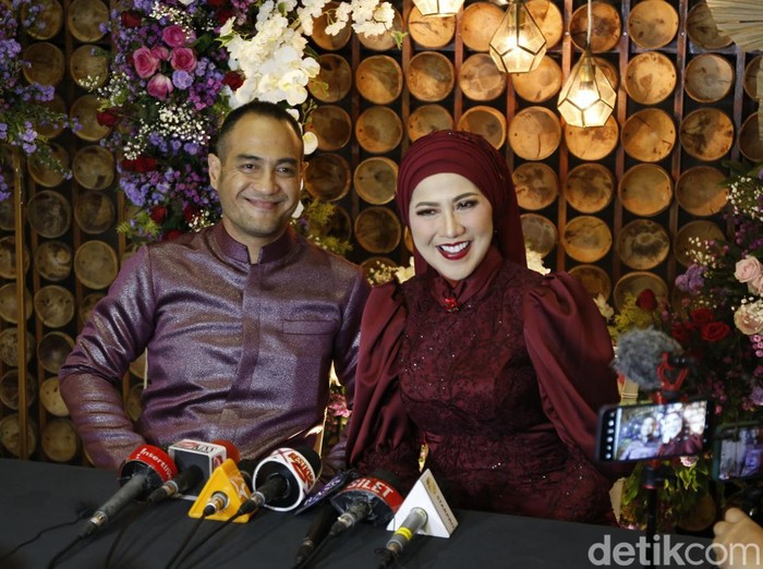 Syukuran pernikahan Venna Melinda dan Ferry Irawan di Amana Venue Jagakarsa, Jakarta Selatan (25/3/2022).