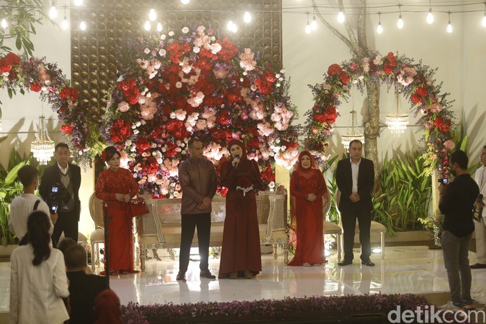 Syukuran pernikahan Venna Melinda dan Ferry Irawan di Amana Venue Jagakarsa, Jakarta Selatan (25/3/2022).
