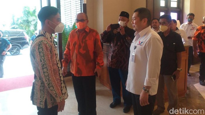 Wali Kota Solo Gibran Rakabuming Raka bertemu Hary Tanoe di Jogja, Sabtu (26/3/2022)