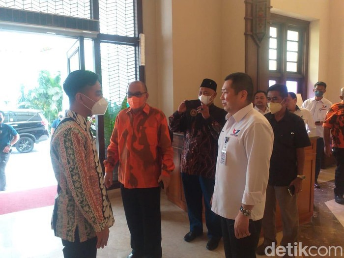 Wali Kota Solo Gibran Rakabuming Raka bertemu Hary Tanoe di Jogja, Sabtu (26/3/2022)