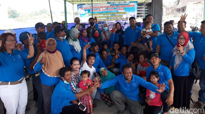 Warga Dukuh Klinggen, Desa Guwokajen, Kecamatan Sawit, Boyolali, gelar acara perpisahan karena terdampak proyek Tol Jogja-Solo, Sabtu (26/3/2022).