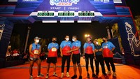 Wakil Menteri BUMN Pahala Nugraha Mansury berbincang dengan Direktur Utama Bank BTN Haru Koesmahargyo didampingi Wakil Direktur Utama Bank BTN Nixon LP Napitupulu dan jajaran Direksi Bank BTN saat ajang BTN Run & Ride 2022 di Plaza Barat Senayan, Jakarta (27/3).