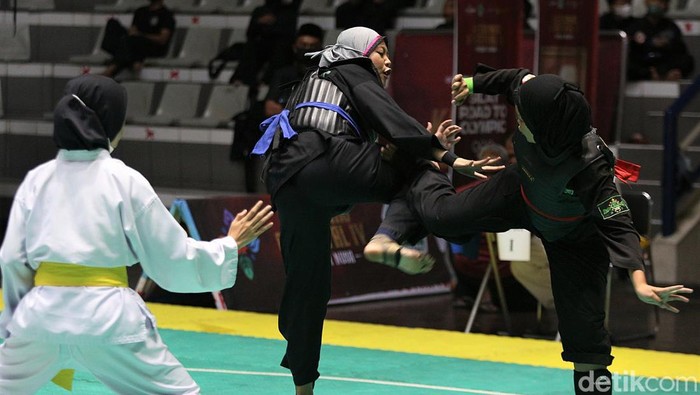 Aksi Pendekar Silat Unjuk Gigi di Kejurnas Pagar Nusa Kejuaraan Nasional Ikatan Pencak Silat Nahdlatul Ulama alias Pagar Nusa digelar di Jakarta. Ratusan atlet pencak silat ikut serta dalam kompetisi tersebut.