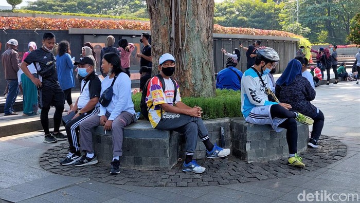 Begini Ramainya Kawasan Bandung Saat Akhir Pekan Setelah aturan ganjil genap disetop di Kota Bandung, keramaian kembali 'normal'. Arus lalu lintas di kawasan itu pun terpantau padat saat akhir pekan.