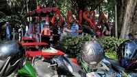 Situasi pandemi yang melandai juga membuat sejumlah tempat publik di kawasan Bandung ramai didatangi warga saat akhir pekan.
