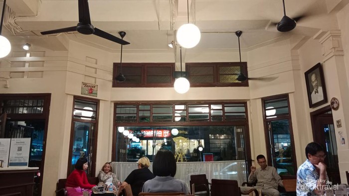 Bakoel Koffie, warung kopi legendaris di Kawasan Cikini
