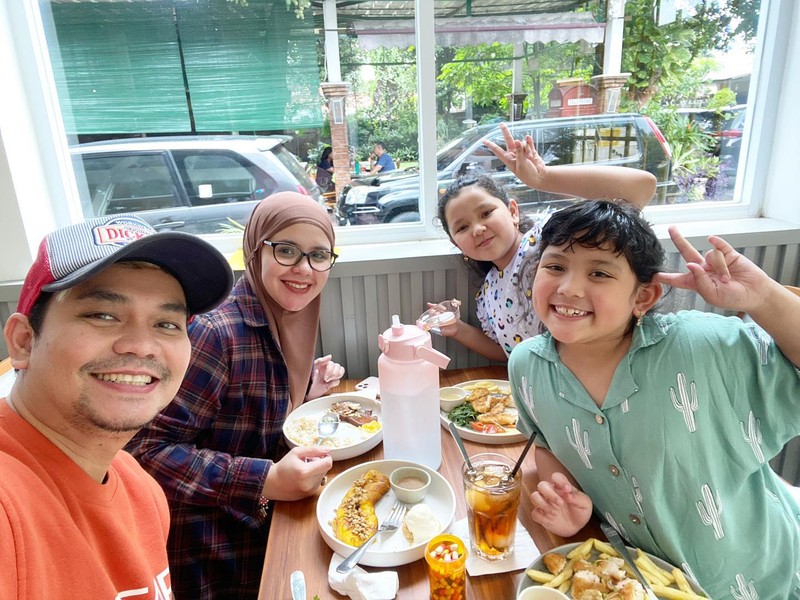 Indra Bekti yang Selalu Makan Bersama Keluarga