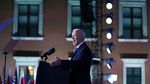 Ini yang dilakukan Biden Saat Bertemu Pengungsi Ukraina di Polandia