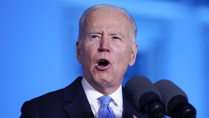 Ini yang dilakukan Biden Saat Bertemu Pengungsi Ukraina di Polandia Presiden AS Joe Biden mengunjungi Polandia di sela-sela perjalanan empat hari ke Eropa. Di Polandia Biden bertemu dan berbincang dengan para pengungsi Ukraina.