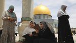 Jelang Ramadan, Warga Palestina Bersihkan Kompleks Al-Aqsa