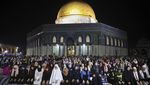 Jelang Ramadan, Warga Palestina Bersihkan Kompleks Al-Aqsa