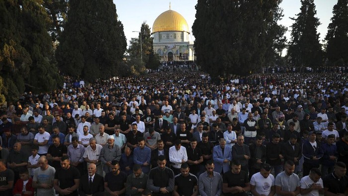 Beragam persiapan menyambut Ramadan dilakukan umat Islam di berbagai negara dunia. Di Yerusalem, warga Palestina gotong royong bersihkan kompleks Masjid Al-Aqsa