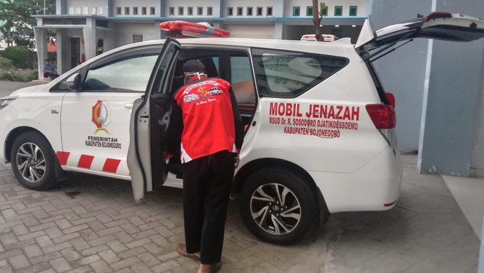 Toyota Avanza adu banteng dengan Mitsubishi Strada di Tuban hingga menewaskan dua orang. Bagaimana kronologinya?