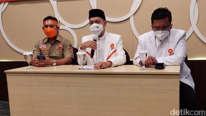 Konferensi pers PKS di Bandung.