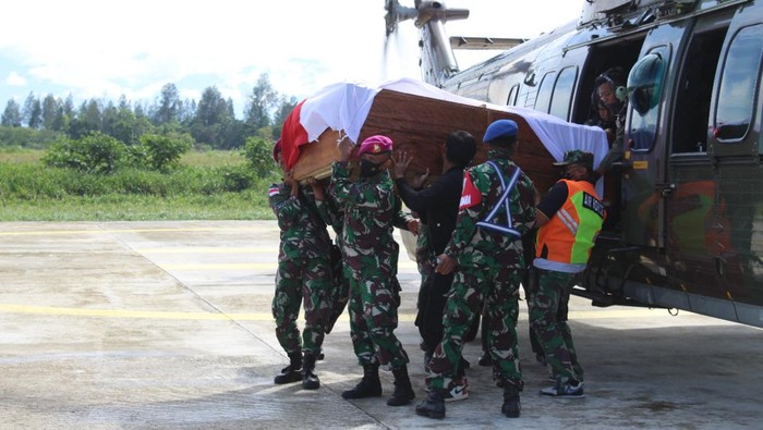 Korban tewas akibat serangan KKB di Distrik Kenyam, Nduga, Papua bertambah menjadi 2 perwira TNI.