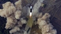 Laporan dari media pemerintah Korut, Korean Central News Agency (KCNA) menyebut rudal itu mencapai ketinggian maksimum 6.248,5 kilometer (3.905 mil), terbang sejauh 1.090 kilometer (681 mil) dan memiliki waktu penerbangan 68 menit sebelum mendarat secara akurat di perairan yang direncanakan antara Semenanjung Korea dan Jepang. Itu sangat sesuai dengan perkiraan pemantau Jepang, yang mengatakan rudal itu jatuh di dalam zona ekonomi eksklusif Jepang, sekitar 150 kilometer (93 mil) barat Semenanjung Oshima di Hokkaido, pulau utama paling utara Jepang. 