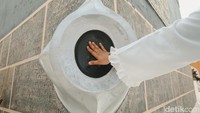 Namun, dengan skala ukuran yang lebih kecil dibandingkan dengan aslinya tidak membuat pengunjung yang datang ketempat ini berkecil hati. Mereka tetap semangat untuk berlatih dan mempersiapkan diri menuju Tanah Suci di kawasan ini.