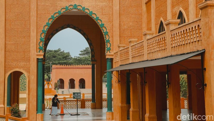 Mempersiapkan Diri ke Tanah Suci Almahmudah Manasik Training Center kerap jadi tujuan untuk mempersiapkan diri ke Tanah Suci. Di sana pengunjung diedukasi mengenai cara ibadah haji dan umrah.