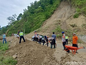 Warga Diimbau Waspada  Longsor Susulan di Jalur Pacitan-Ponorogo