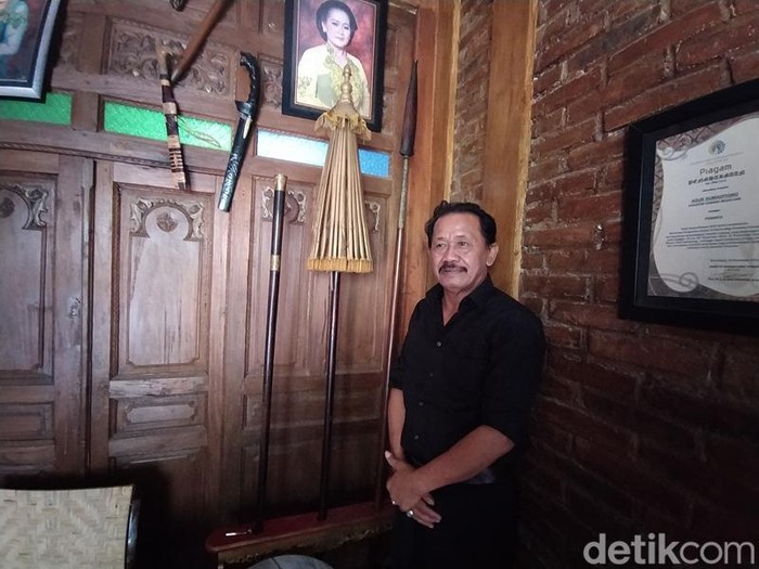 Penghalau hujan di Borobudur, Agustinus Sumadiyono, Selasa (22/3/2022).