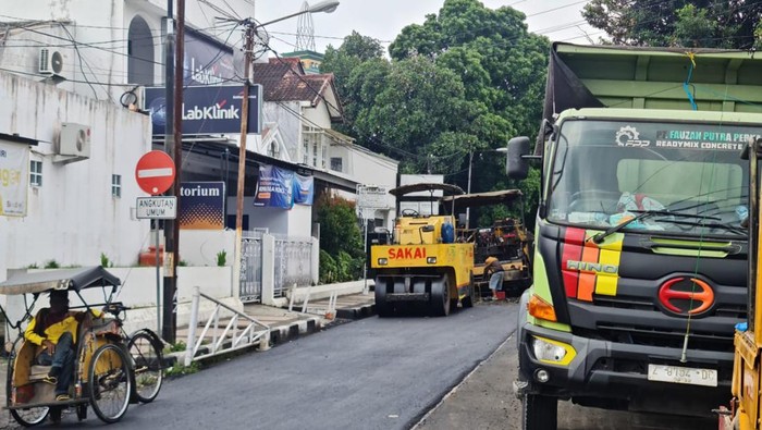 Jalan Butut Menuju Objek Wisata Darajat Garut Akhirnya Diperbaiki