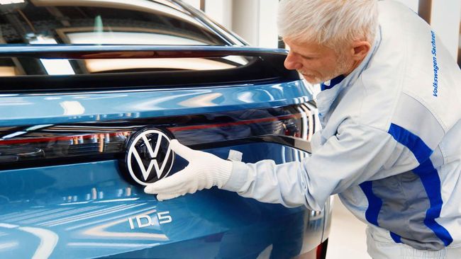 Produksi Volkswagen ID.5 terhambat akibat gangguan suplai kabel dari Ukraina