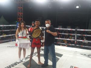 Rizki Nurohman Menang KO atas Mega Dragon