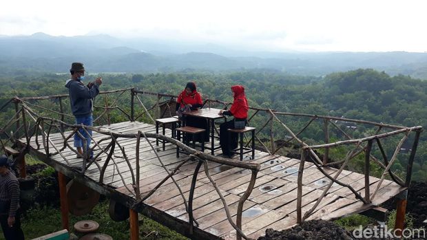 Selain mengandalkan pemandangan sunrise bahkan Milky Way (Galaksi Bima Sakti), Gunung Ireng tengah mengembangkan sport tourism untuk bangkit dari pandemi.