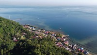 Selain itu, sebagian warga di 15 desa di Kecamatan Soropia dan 12 desa di Kecamatan Lalunggasumeeto masih memilih tinggal di luar rumah karena khawatir akan terjadi gempa bumi susulan.