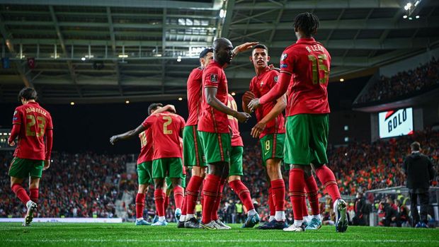 PORTO, PORTUGAL - MARCH 24: Matheus Nunes (2-R) of Portugal celebrates with teammates after scoring their 3rd goal during the 2022 FIFA World Cup Qualifier knockout round play-off match between Portugal and Turkey at Estadio do Dragao on March 24, 2022 in Porto, Porto. (Photo by Octavio Passos/Getty Images)