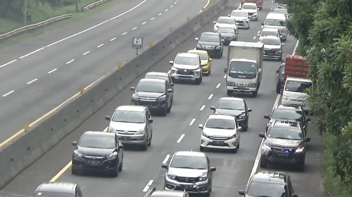 Tol Cipularang Arah Bandung Padat