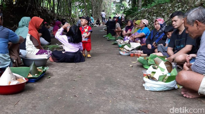 Tradisi Dhawuhan Kali di Suruh, Semarang (27/3/2022)