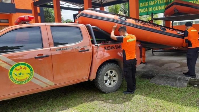 Tug Boat TB SOL 1008, Sutriadi hilang setelah terjatuh di laut saat menarik jangkar kapal di Pelabuhan Ramadhan Moramo Utara, Kabupaten Konawe Selatan (Konsel), Sulawesi Tenggara (Sultra)