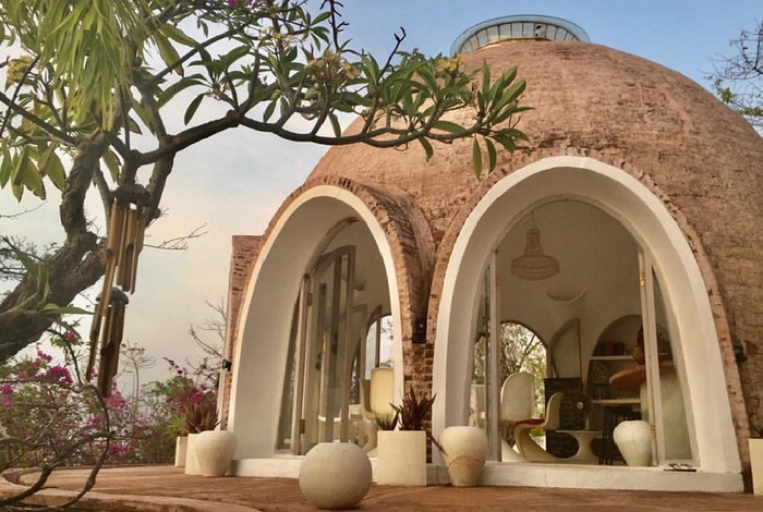 10 Hotel dengan Gaya Arsitektur Terunik di Indonesia