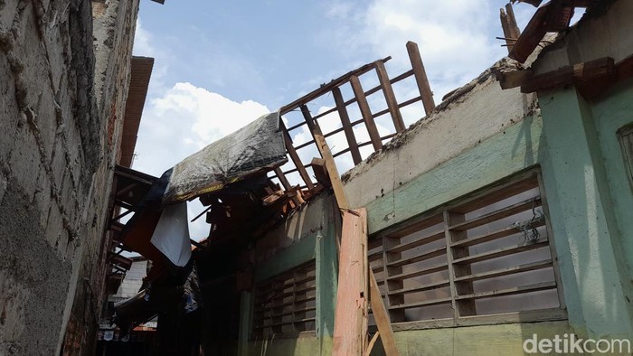 2 ruang kelas di SD Negeri Ciheuleut 1 dan 2 di Kelurahan Branangsiang, Kecamatan Bogor Timur, Kota Bogor, Jawa Barat, ambruk. (Muchamad Sholihin/detikcom)