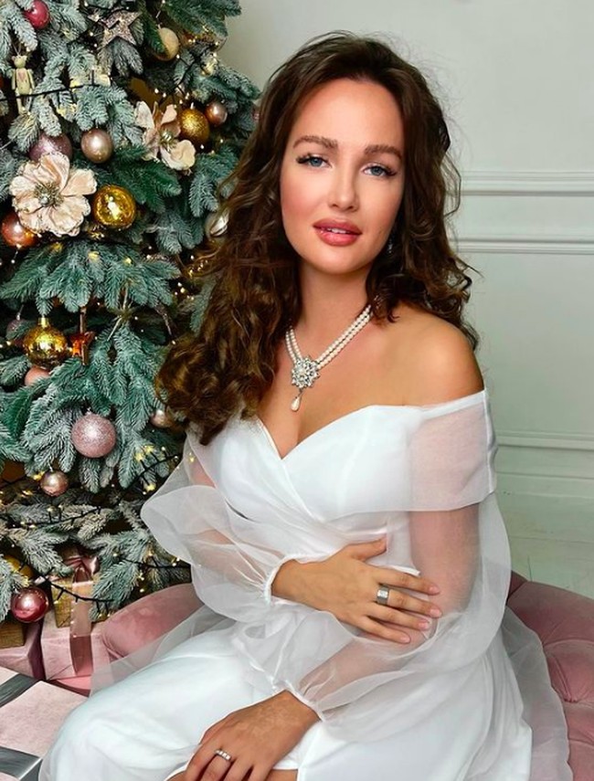 Beginilah penampilan glamour Anastasiia Lee. Dia pun saat ini mengharapkan donasi dari seluruh dunia untuk membantu negaranya yang dilanda perang itu. Foto: dok. Instagram