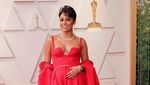 Senyum Bahagia Ariana DeBose Dapatkan Oscar Pertama