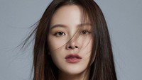 Tak hanya pantas menjajal busana tradisional, Baifern juga memamerkan fotonya dengan dandanan bernuansa gelap. (Foto: dok. Instagram @baifernbah)  