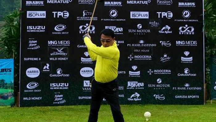 Bangun Solidaritas dan Keakraban dalam Turnamen Golf YayasanΒ Global CEO Indonesia menggelar turnamen golf CEO Indonesia Cup di Finna Golf & Country Club Resort, Pasuruan, Jawa Timur.
Lebih dari 100 peserta mengikuti event dalam rangka membangun solidaritas dan keakraban. Mereka merupakan para pemegang kebijakan perusahaan yang menjadi anggota organisasi itu.