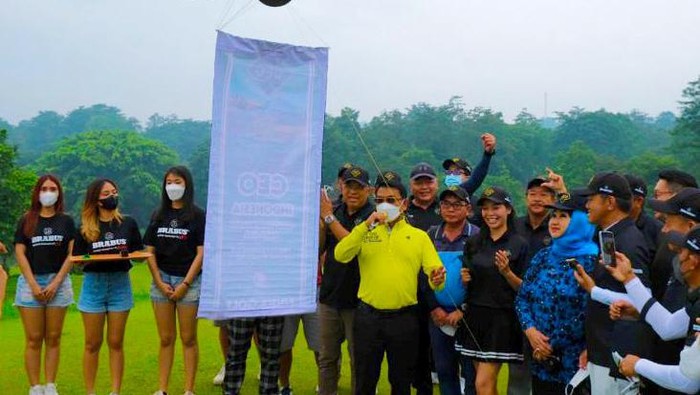 Bangun Solidaritas dan Keakraban dalam Turnamen Golf Yayasan Global CEO Indonesia menggelar turnamen golf CEO Indonesia Cup di Finna Golf & Country Club Resort, Pasuruan, Jawa Timur.
Lebih dari 100 peserta mengikuti event dalam rangka membangun solidaritas dan keakraban. Mereka merupakan para pemegang kebijakan perusahaan yang menjadi anggota organisasi itu.