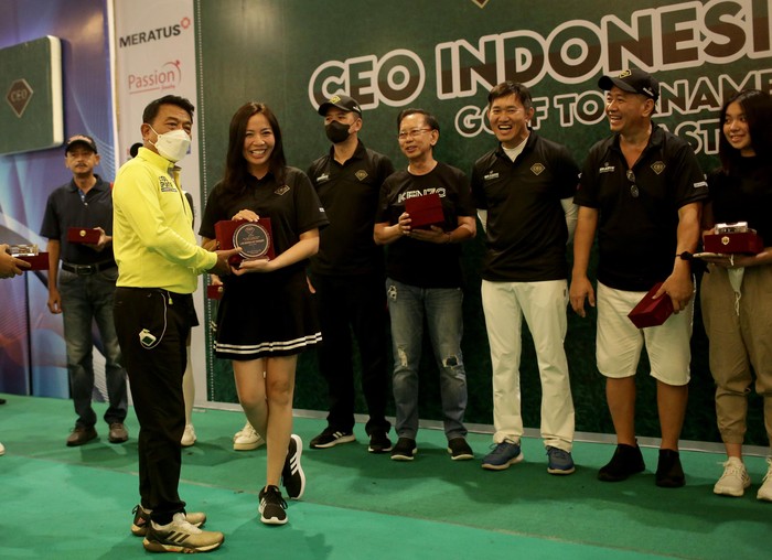 Bangun Solidaritas dan Keakraban dalam Turnamen Golf YayasanΒ Global CEO Indonesia menggelar turnamen golf CEO Indonesia Cup di Finna Golf & Country Club Resort, Pasuruan, Jawa Timur.
Lebih dari 100 peserta mengikuti event dalam rangka membangun solidaritas dan keakraban. Mereka merupakan para pemegang kebijakan perusahaan yang menjadi anggota organisasi itu.
