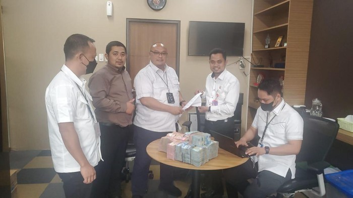 Bareskrim Polri sita Rp 950 juta dari Reza Arap terkait kasus Doni Salmanan (dok. Istimewa)