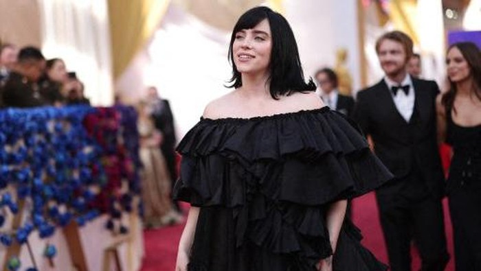 HOLLYWOOD, CALIFORNIA - MARCH 27: (L-R) FINNEAS and Billie Eilish attend the 94th Annual Academy Awards at Hollywood and Highland on March 27, 2022 in Hollywood, California.   David Livingston/Getty Images/AFP (Photo by David Livingston / GETTY IMAGES NORTH AMERICA / Getty Images via AFP)