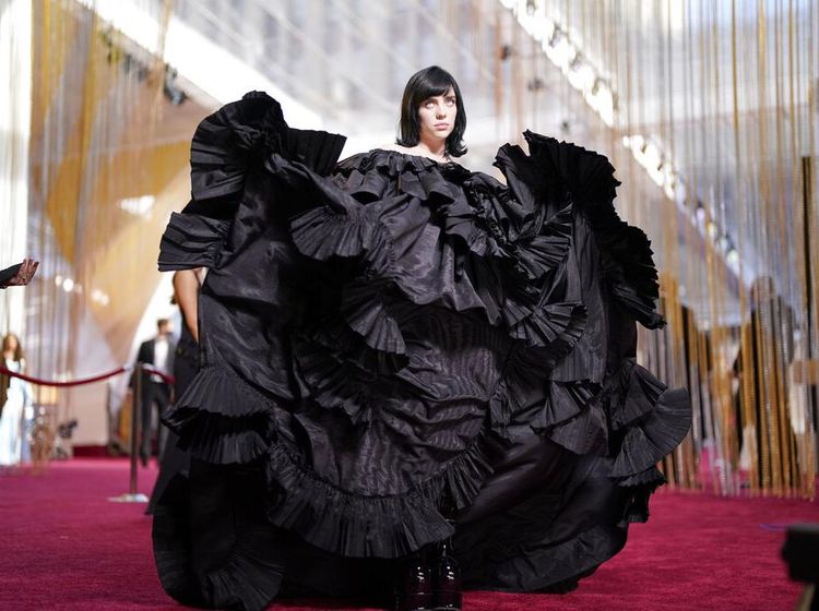 Billie Eilish Curi Perhatian Oscar, Tampil High Glam