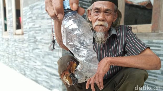 Botol yang digunakan warga untuk menyimpan 'tuyul'
