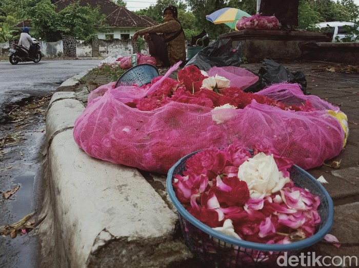 Bunga tabur di Klaten lebih mahal dibanding daging sapi, Senin (28/3/2022).